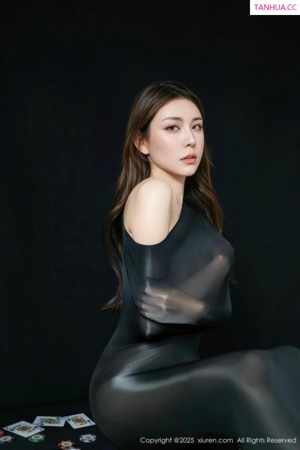   [XiuRen]高清写真图 2025.09.01 No.10713 悦兮 连体黑丝袜第26张图片